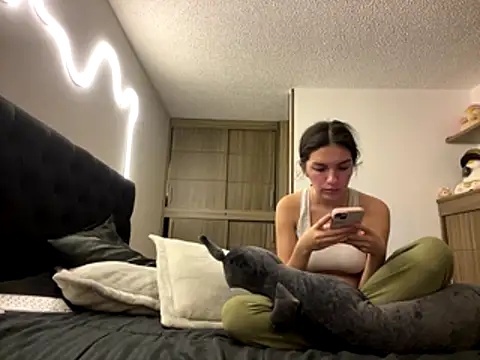 DesireLuxe online show from 01/09/26, 07:55