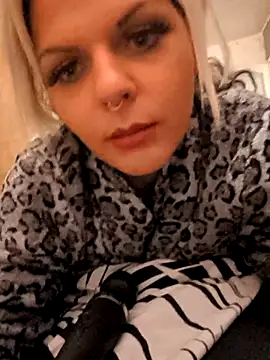 Snapshot of Glory_Max chatting on 02/10/26, 05:50 Glory Max online show from 02/10/26, 05:50