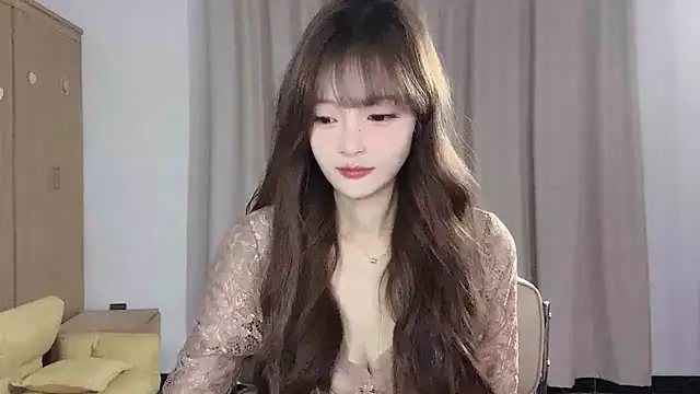 Snapshot of Annnnqi-77 chatting on 02/24/25, 08:38 Annnnqi-77 online show from 02/24/25, 08:38