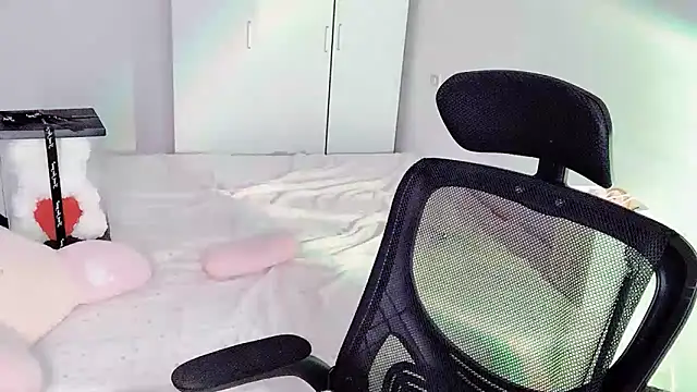 Snapshot of Annnnqi-77 chatting on 10/09/25, 04:10 Annnnqi-77 online show from 10/09/25, 04:10