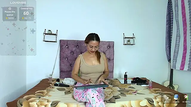 Rousemilf4u online show from 06/15/26, 09:22