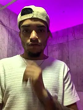 Snapshot of eross_chipre_ chatting on 01/11/26, 12:43 eross chipre online show from 01/11/26, 12:43