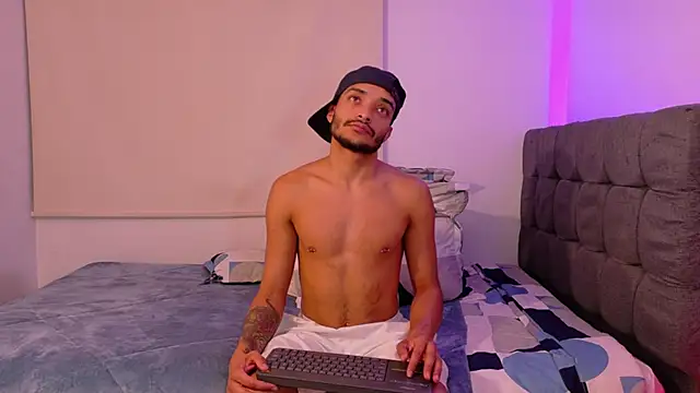 Snapshot of eross_chipre_ chatting on 02/03/26, 06:40 eross chipre online show from 02/03/26, 06:40