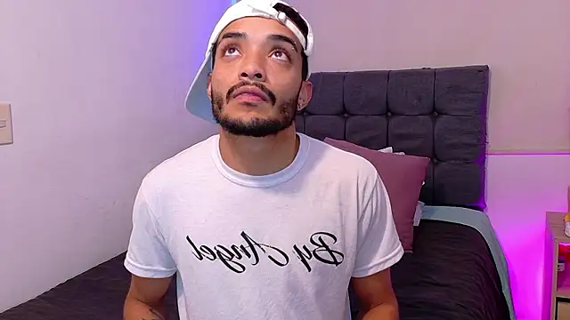 Snapshot of eross_chipre_ chatting on 02/26/26, 02:21 eross chipre online show from 02/26/26, 02:21