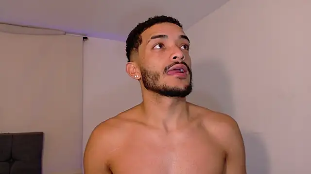 Snapshot of eross_chipre_ chatting on 03/03/26, 03:01 eross chipre online show from 03/03/26, 03:01