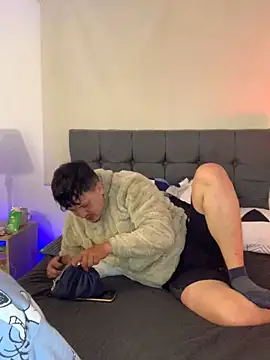 Snapshot of eross_chipre_ chatting on 03/12/26, 03:23 eross chipre online show from 03/12/26, 03:23