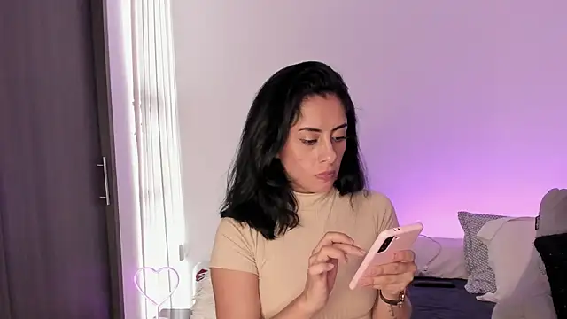 Snapshot of _lucianapalmer chatting on 03/06/25, 03:45 lucianapalmer online show from 03/06/25, 03:45