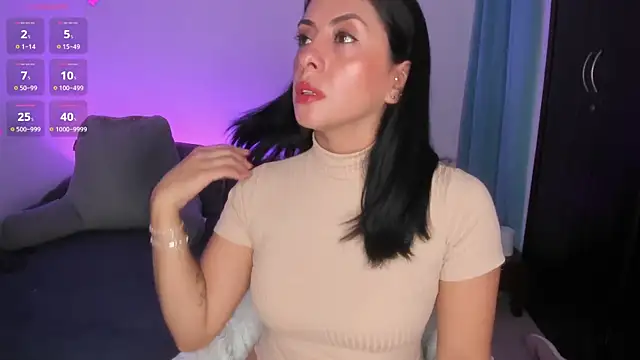 Snapshot of _lucianapalmer chatting on 11/13/25, 12:15 lucianapalmer online show from 11/13/25, 12:15