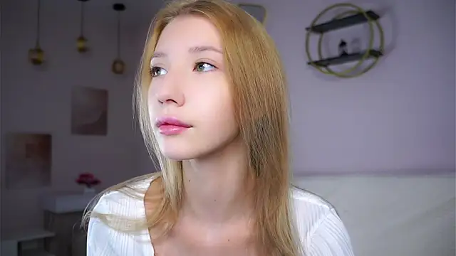 SunnivaCovil online show from 11/03/25, 01:34