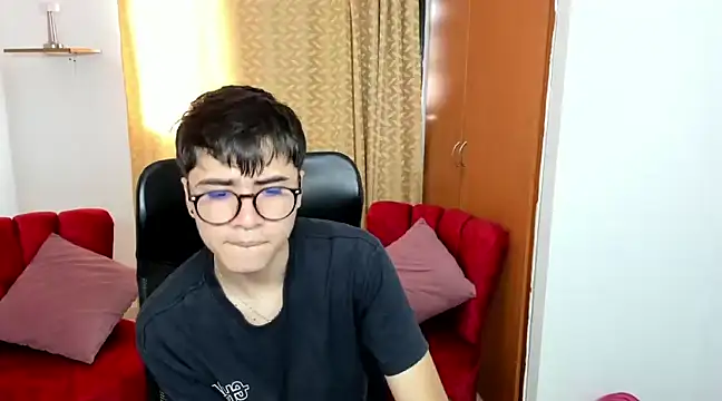 Snapshot of liam_orion chatting on 02/19/25, 06:32 liam orion online show from 02/19/25, 06:32