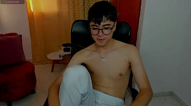 Snapshot of liam_orion chatting on 02/20/25, 10:04 liam orion online show from 02/20/25, 10:04