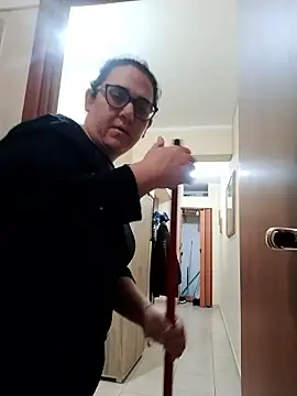 Snapshot of Dolcecurvy chatting on 01/10/26, 02:30 Dolcecurvy online show from 01/10/26, 02:30