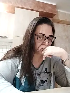 Snapshot of Dolcecurvy chatting on 03/27/26, 10:31 Dolcecurvy online show from 03/27/26, 10:31