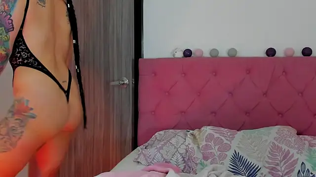 Snapshot of ela_black chatting on 02/24/25, 12:48 ela black online show from 02/24/25, 12:48