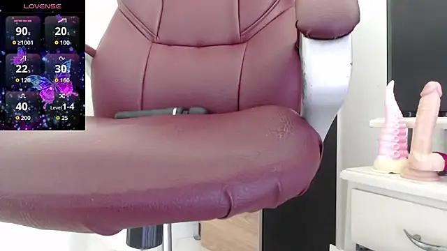 Mature 2025 online show from 04/30/26, 08:57