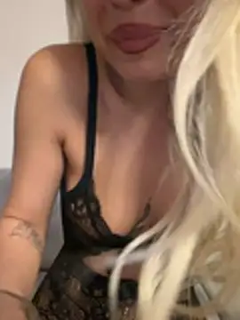 laraaaaaa online show from 06/15/26, 07:49