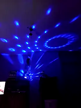 Snapshot of GrindingOvermuch chatting on 10/31/25, 08:43 GrindingOvermuch online show from 10/31/25, 08:43