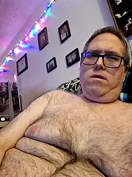 Snapshot of Smallone327 chatting on 02/20/25, 03:45 Smallone327 online show from 02/20/25, 03:45