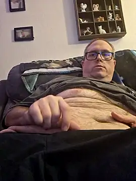 Snapshot of Smallone327 chatting on 03/20/25, 03:34 Smallone327 online show from 03/20/25, 03:34