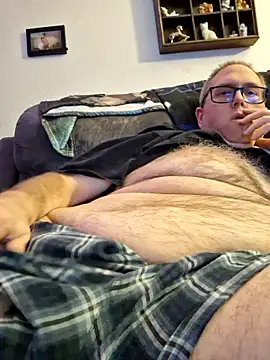 Snapshot of Smallone327 chatting on 03/22/25, 04:35 Smallone327 online show from 03/22/25, 04:35