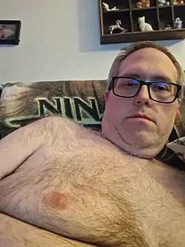 Snapshot of Smallone327 chatting on 11/02/25, 04:48 Smallone327 online show from 11/02/25, 04:48