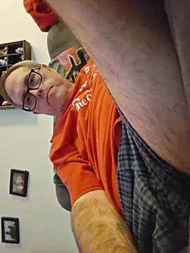 Snapshot of Smallone327 chatting on 11/09/25, 05:17 Smallone327 online show from 11/09/25, 05:17