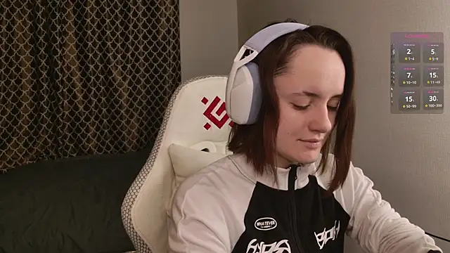 Luna Loveee online show from 11/13/25, 03:49