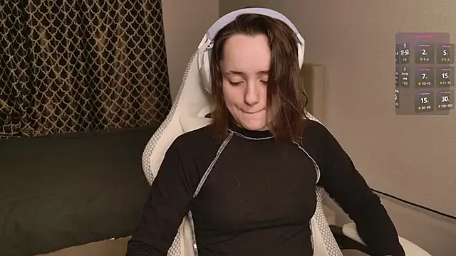 Luna Loveee online show from 11/21/25, 04:11