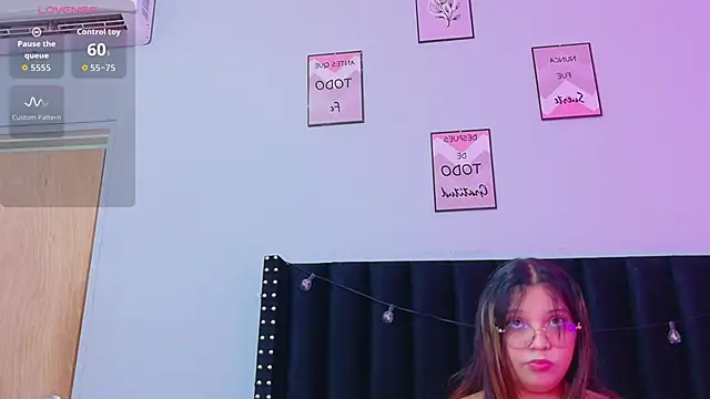 innocenthazel online show from 10/19/25, 12:06