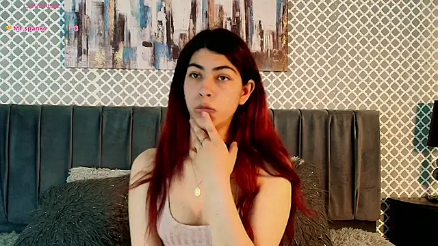 Snapshot of Cassie_bloom chatting on 09/26/25, 04:05 Cassie bloom online show from 09/26/25, 04:05