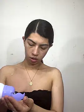 Snapshot of Cassie_bloom chatting on 09/26/25, 11:20 Cassie bloom online show from 09/26/25, 11:20