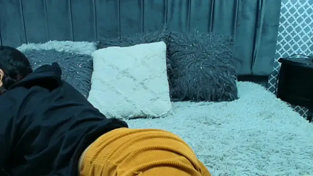 Snapshot of Cassie_bloom chatting on 10/15/25, 05:18 Cassie bloom online show from 10/15/25, 05:18