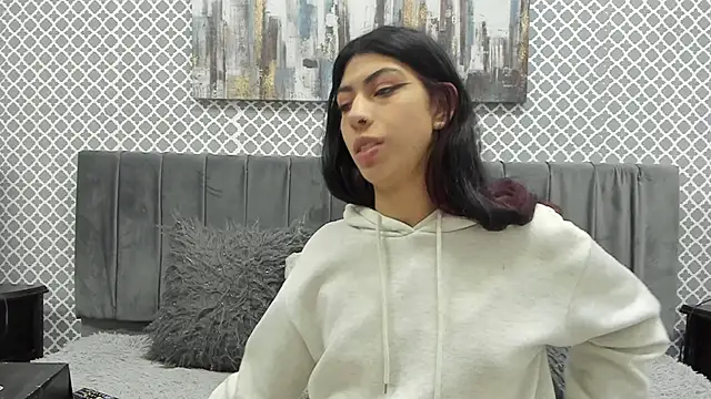 Snapshot of Cassie_bloom chatting on 10/18/25, 04:04 Cassie bloom online show from 10/18/25, 04:04