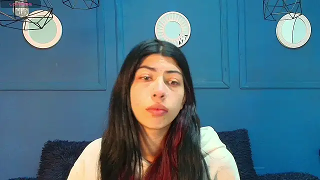 Snapshot of Cassie_bloom chatting on 10/23/25, 09:02 Cassie bloom online show from 10/23/25, 09:02