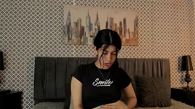 Snapshot of Cassie_bloom chatting on 10/28/25, 08:00 Cassie bloom online show from 10/28/25, 08:00