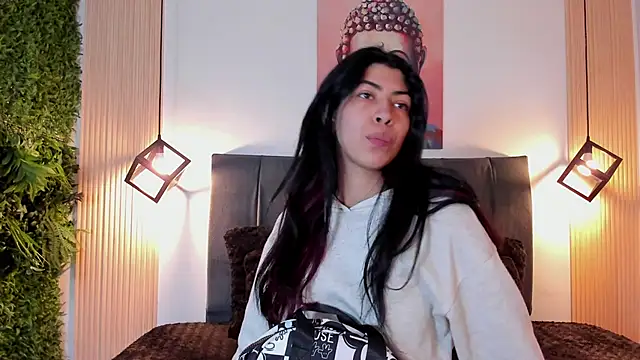 Snapshot of Cassie_bloom chatting on 11/03/25, 08:21 Cassie bloom online show from 11/03/25, 08:21