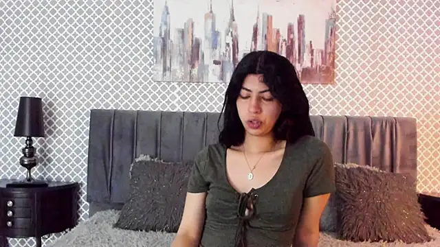 Snapshot of Cassie_bloom chatting on 11/11/25, 07:58 Cassie bloom online show from 11/11/25, 07:58