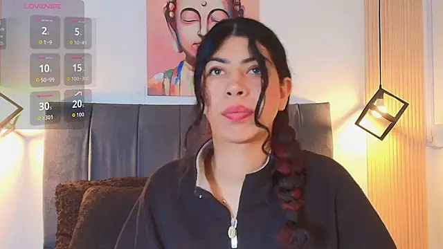 Snapshot of Cassie_bloom chatting on 11/19/25, 08:09 Cassie bloom online show from 11/19/25, 08:09