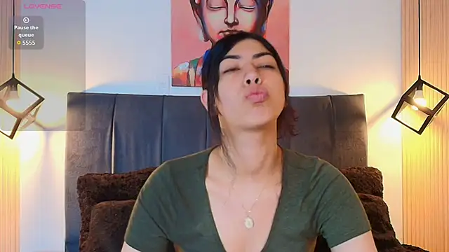 Snapshot of Cassie_bloom chatting on 11/21/25, 08:07 Cassie bloom online show from 11/21/25, 08:07