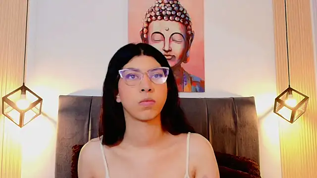 Snapshot of Cassie_bloom chatting on 11/26/25, 07:48 Cassie bloom online show from 11/26/25, 07:48