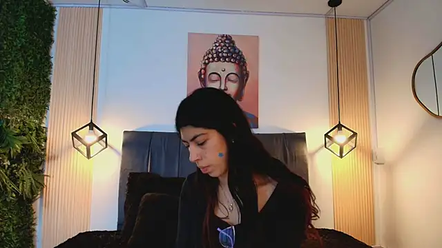 Snapshot of Cassie_bloom chatting on 12/04/25, 07:44 Cassie bloom online show from 12/04/25, 07:44