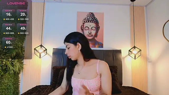 Snapshot of Cassie_bloom chatting on 12/05/25, 08:27 Cassie bloom online show from 12/05/25, 08:27