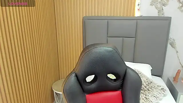 MEGANZARICK online show from 11/13/25, 02:43