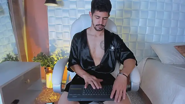 AlejandroStormm online show from 03/18/25, 08:26