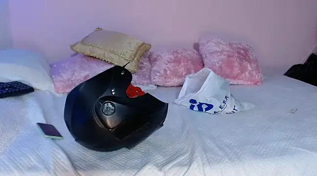 Maddy Jhonsson online show from 03/03/25, 09:37