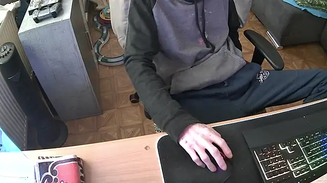 Snapshot of DerGeileLoveboy chatting on 11/24/25, 11:32 DerGeileLoveboy online show from 11/24/25, 11:32