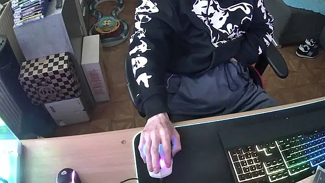 Snapshot of DerGeileLoveboy chatting on 12/15/25, 09:13 DerGeileLoveboy online show from 12/15/25, 09:13