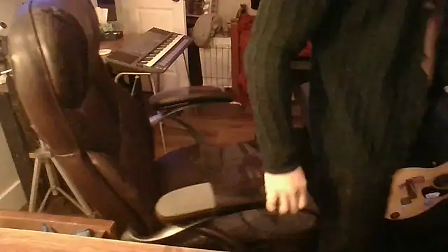 Snapshot of JCstrings chatting on 02/21/25, 04:40 JCstrings online show from 02/21/25, 04:40