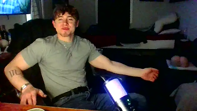 Snapshot of JCstrings chatting on 03/13/25, 07:09 JCstrings online show from 03/13/25, 07:09