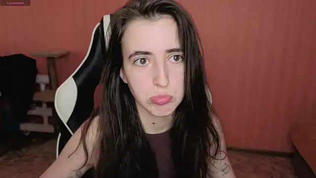 Snapshot of reaiss chatting on 10/15/25, 03:28 reaiss online show from 10/15/25, 03:28